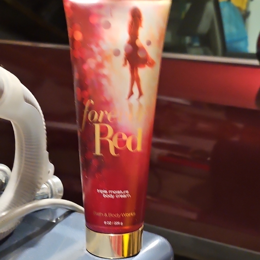 Bath & Body Works Red and Gold Body Cream